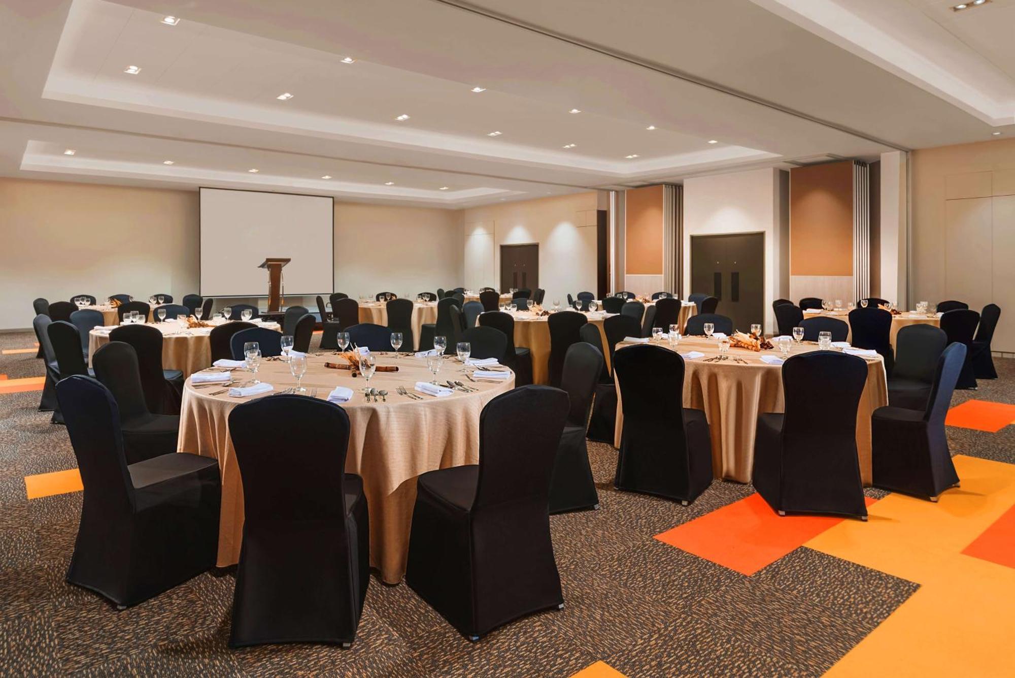 Park Inn By Radisson Iloilo Екстериор снимка