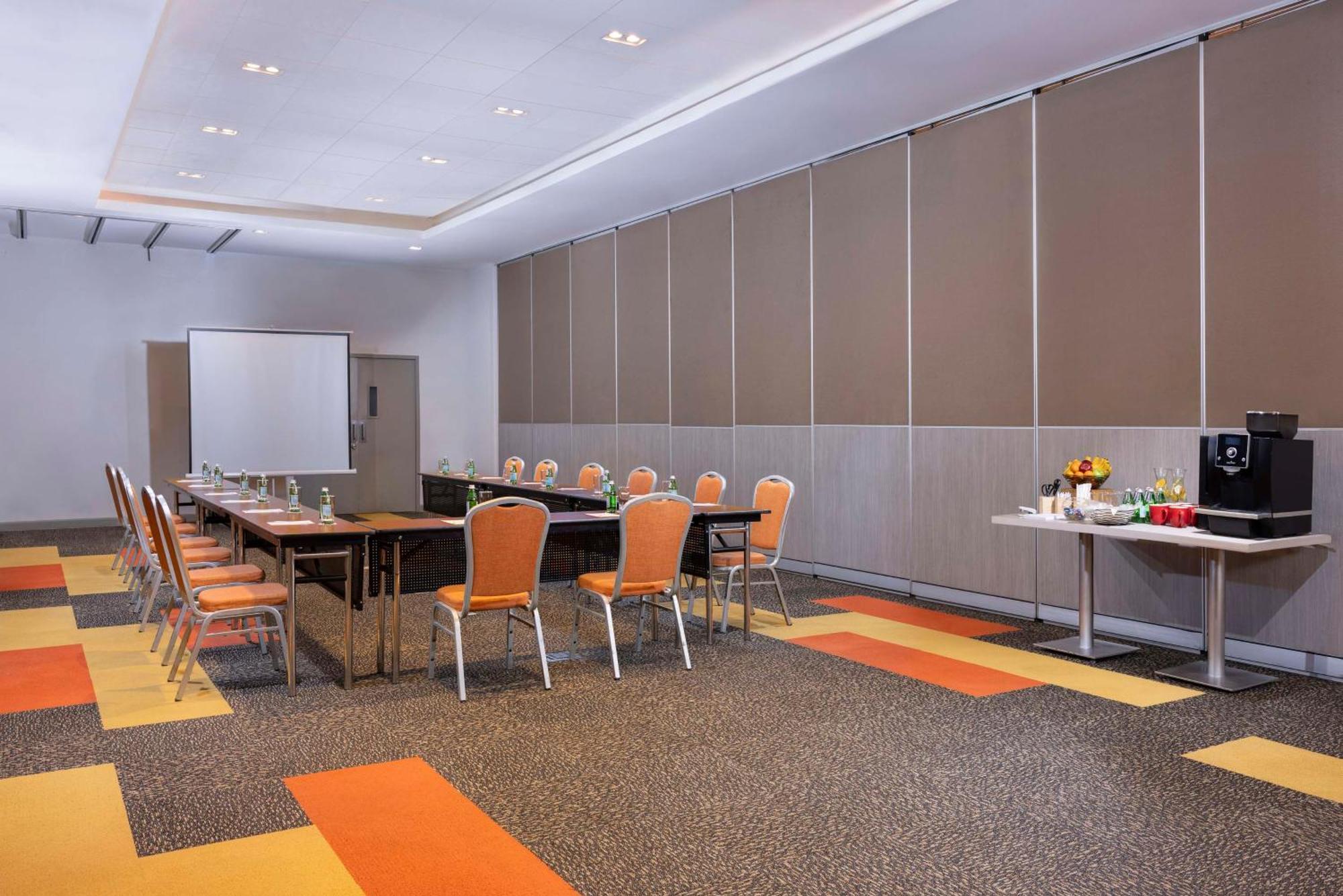 Park Inn By Radisson Iloilo Екстериор снимка