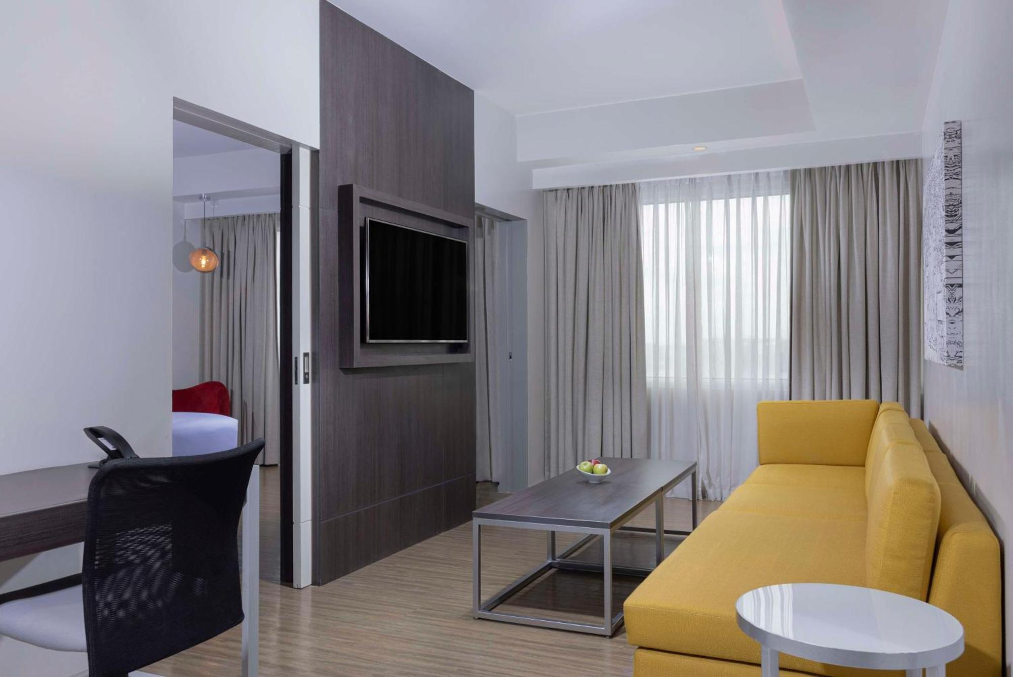 Park Inn By Radisson Iloilo Екстериор снимка