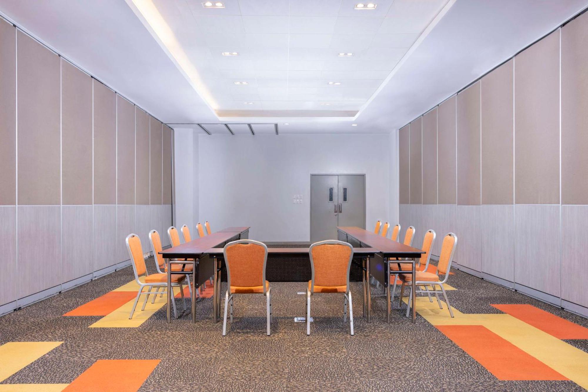Park Inn By Radisson Iloilo Екстериор снимка